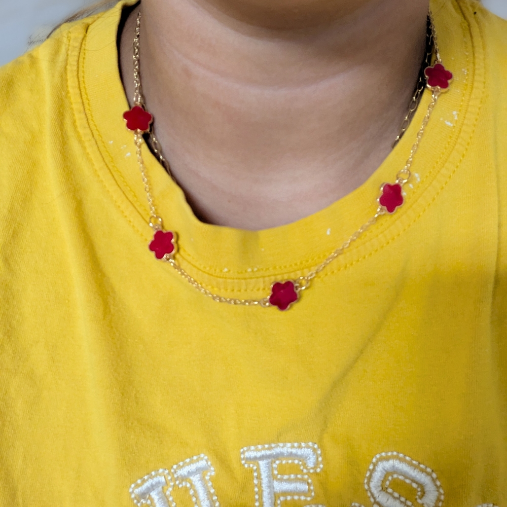 Chic Gold Necklace with Red Floral Accents